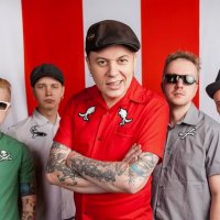 я смотрю на них